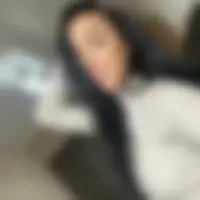 Kendall, 27