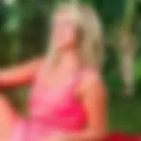 Claire, 33
