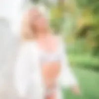 Claire, 38
